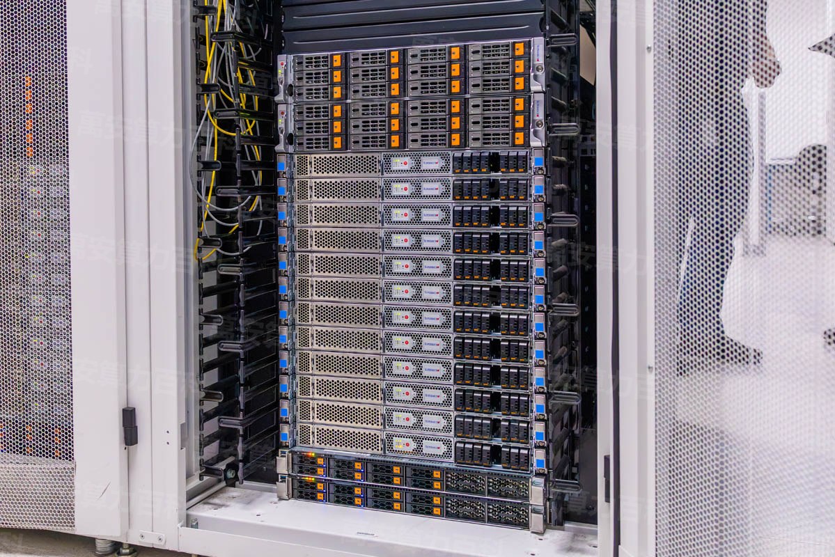 Supermicro H100 服务器集群机房部署实拍