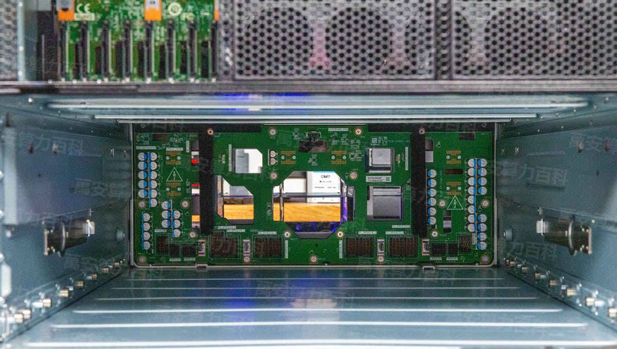 Aivres KR6288 内部 GPU Mate 中板特写实拍