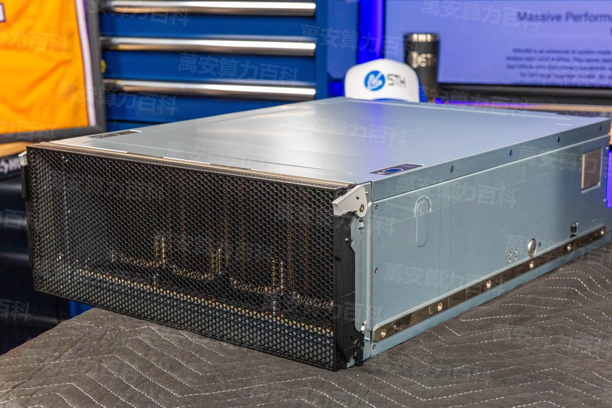 HGX H200 八卡托盘装机斜视实拍